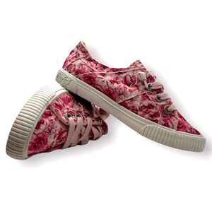 Girls Blowfish canvas laces slip on boat shoes